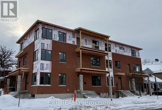 Building Photo - 2 Iona St