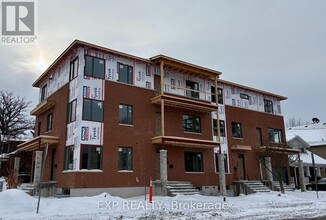 Building Photo - 2 Iona St