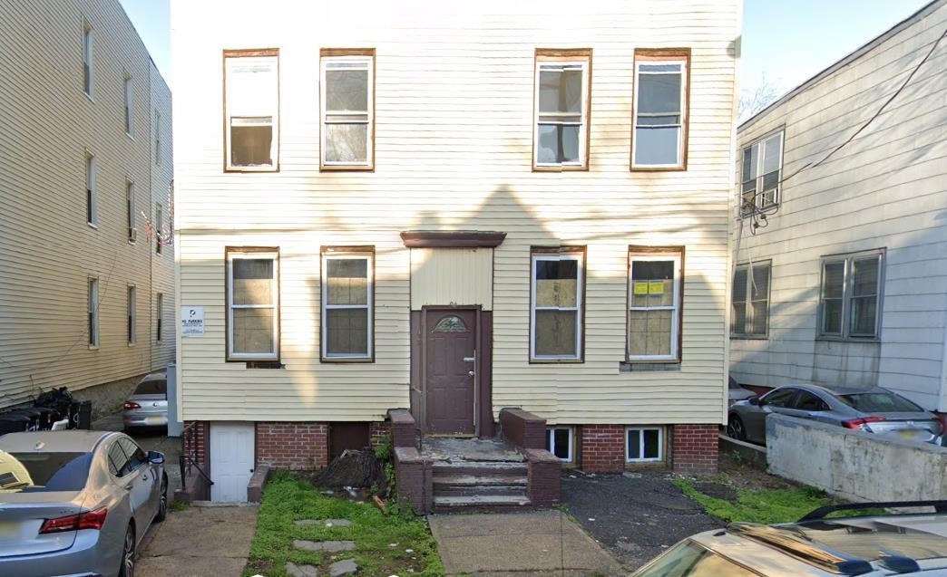 Primary Photo - 94 Stevens Ave