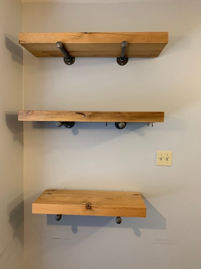 Kitchen shelves - 115 Delancy Pl