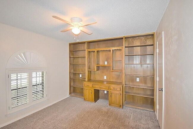 Building Photo - 137 Shadybrook Dr