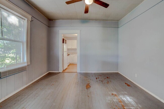 Foto del edificio - 1625 E 4th St