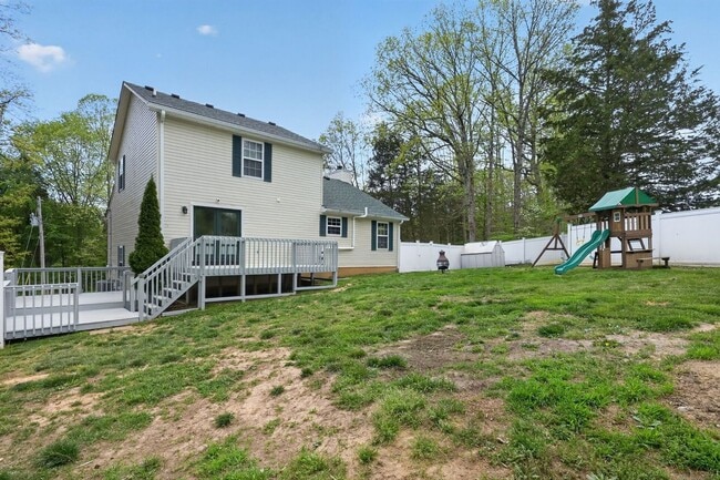 Building Photo - 373 Redwing Rd