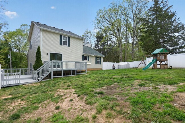 Foto del edificio - 373 Redwing Rd