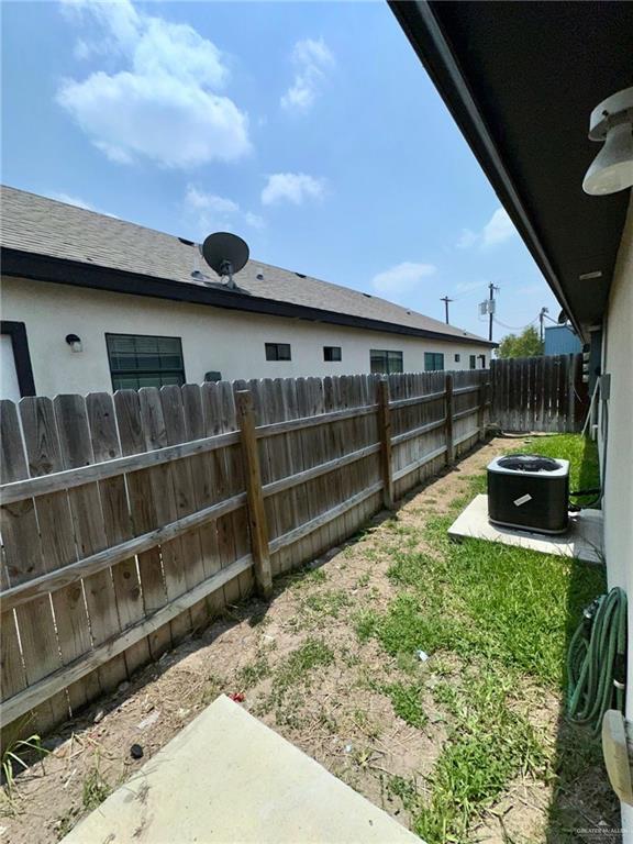 Foto del edificio - 1227 White Oak Dr