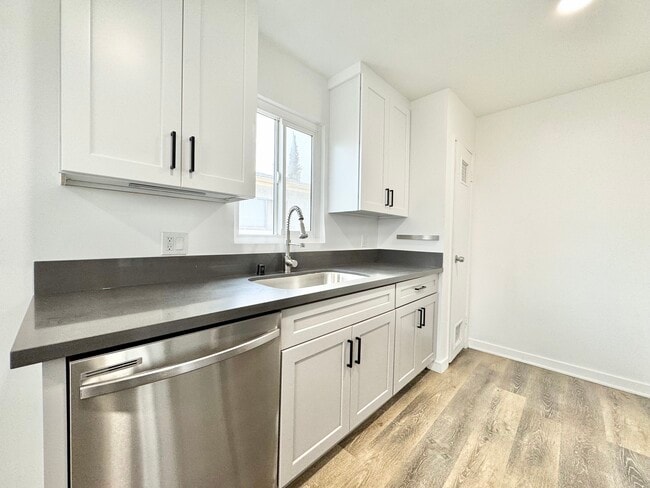 Building Photo - 4132 W 118th St