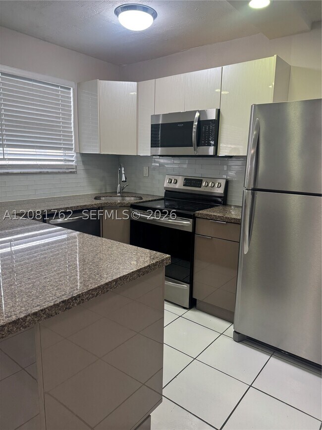 Foto del edificio - 1975 NE 135th St