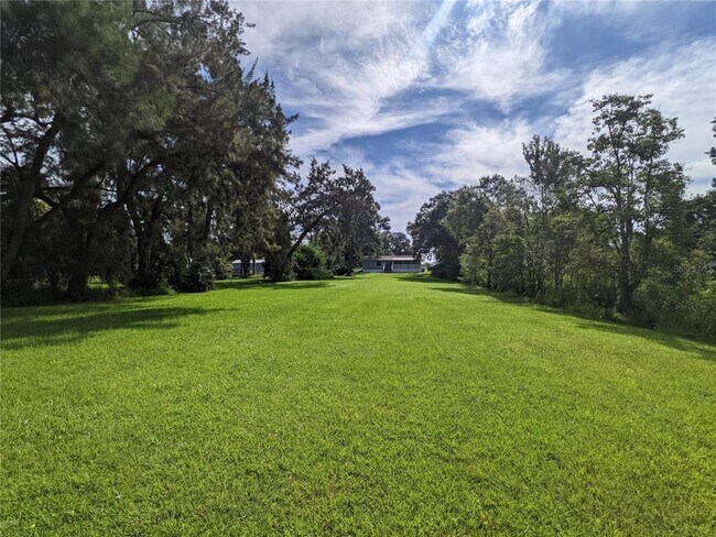 Foto del edificio - 18810 Walker Rd