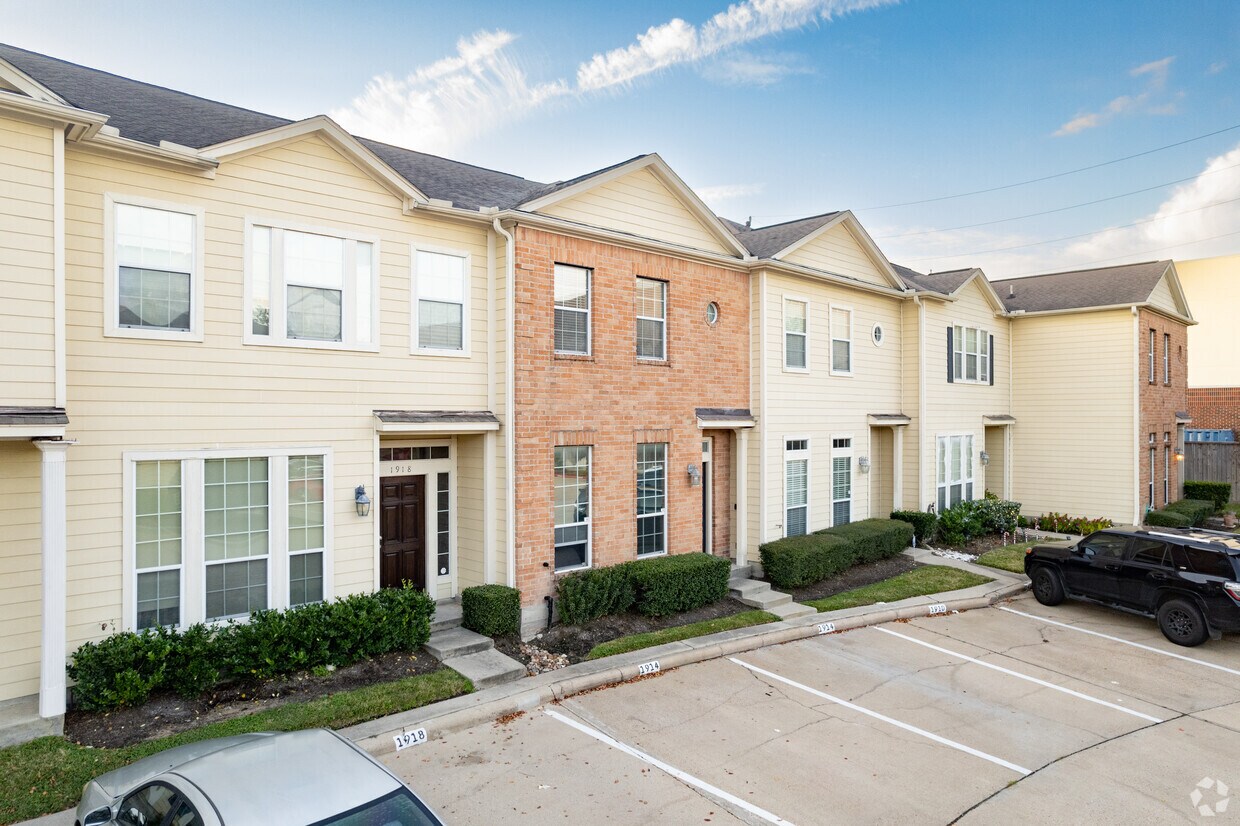 Primary Photo - Reflections On Gentryside Townhomes