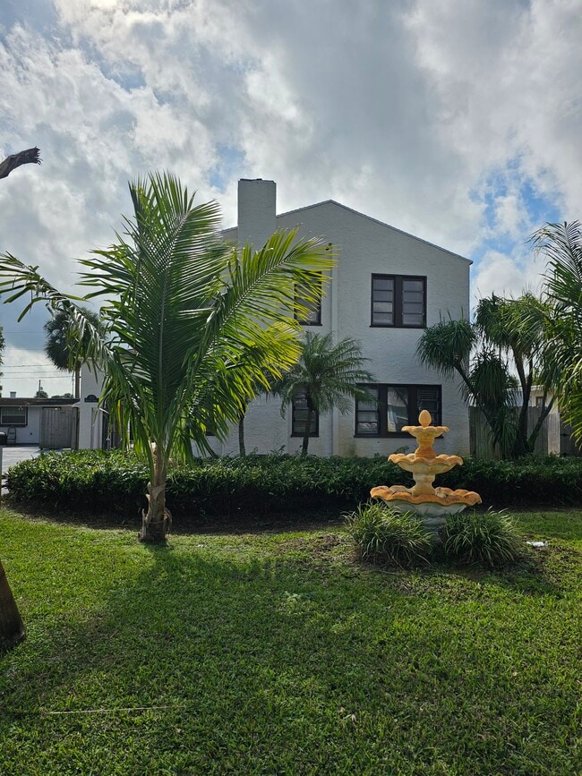 Front - 1212 Longwood St