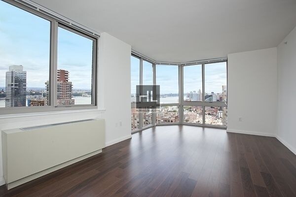 Foto principal - 561 10th Ave