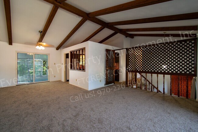 Foto del edificio - One Month's Free Rent!!! Charming Bi-Level...