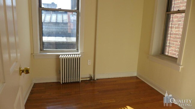 Building Photo - 48 1/2 E 7th St