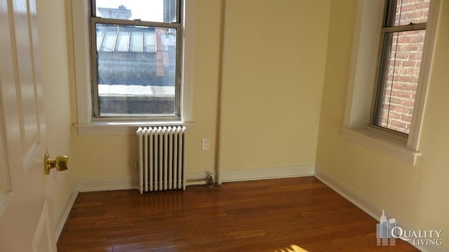 Foto del edificio - 48 1/2 E 7th St