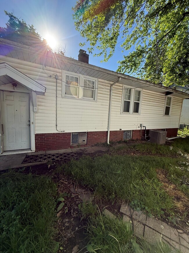 Foto del edificio - 1337 N Maple Ave