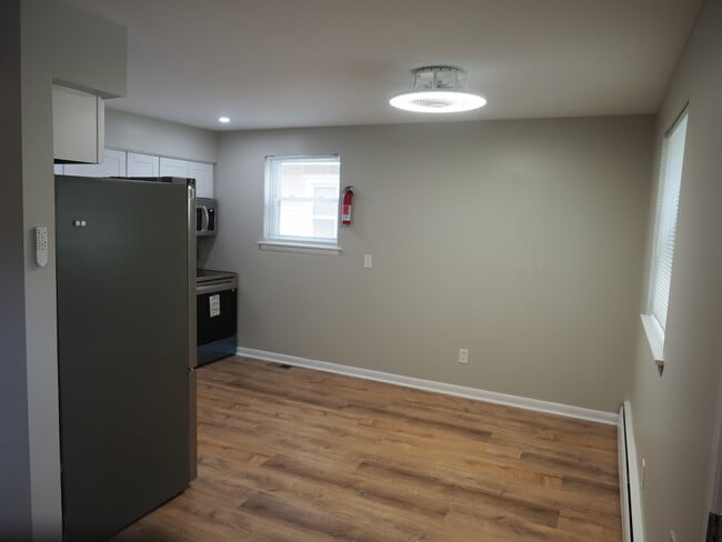 Kitchen / Dining - 113 Conard Ave