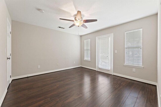 Building Photo - 1721 French Village Dr