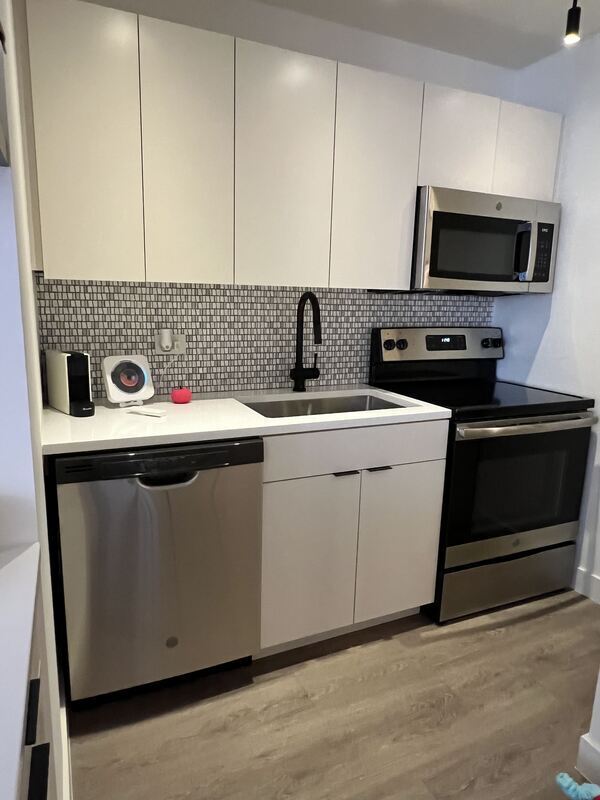 Photo - 833 N Dearborn St Apartment