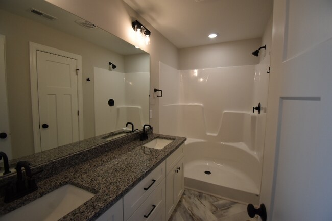 Building Photo - 168 W Allen St