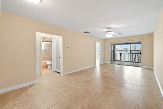 Building Photo - 370 Wilma Cir