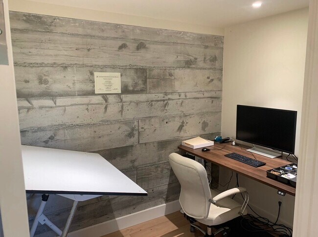 Foto del edificio - 107 Spruce Rd