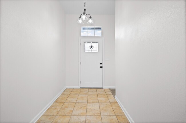 Foto del edificio - 4417 Briarwood Dr