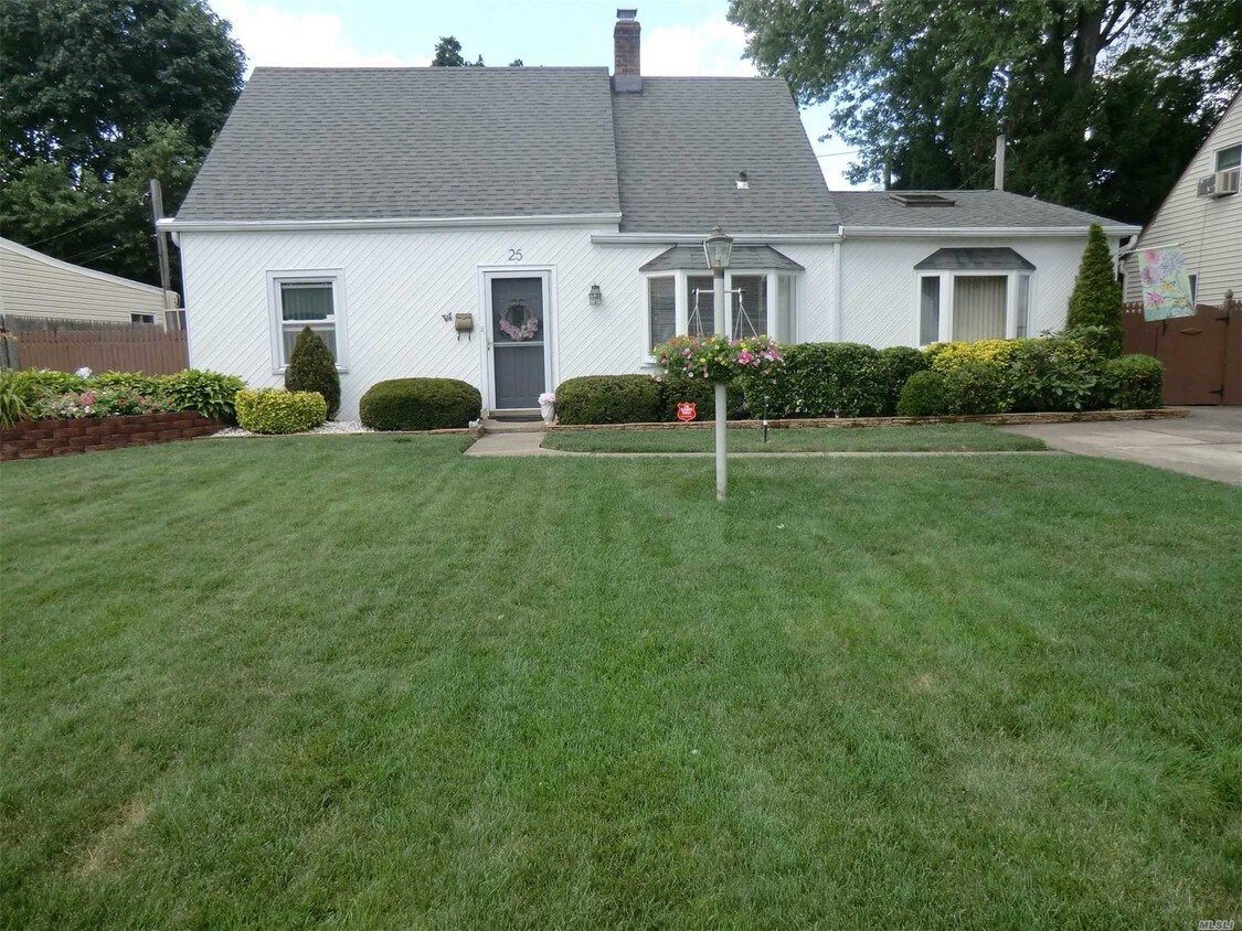 Primary Photo - 25 Needle Ln