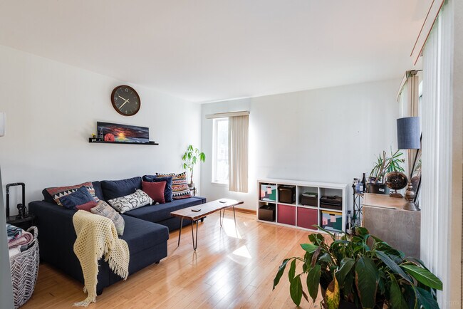 Foto del edificio - 2844 Skylane Dr