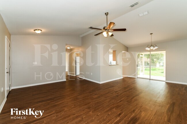 Foto del edificio - 18557 Wisteria Rd
