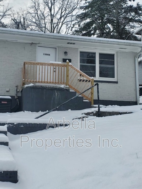 1300 Windsor Ave Unit Apt A, Bristol, TN 37620 Condo for Rent in Bristol, TN