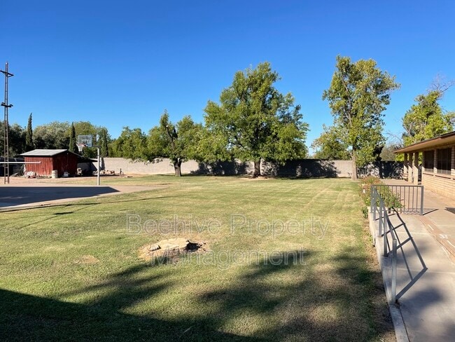 Foto del edificio - 1420 N Center St