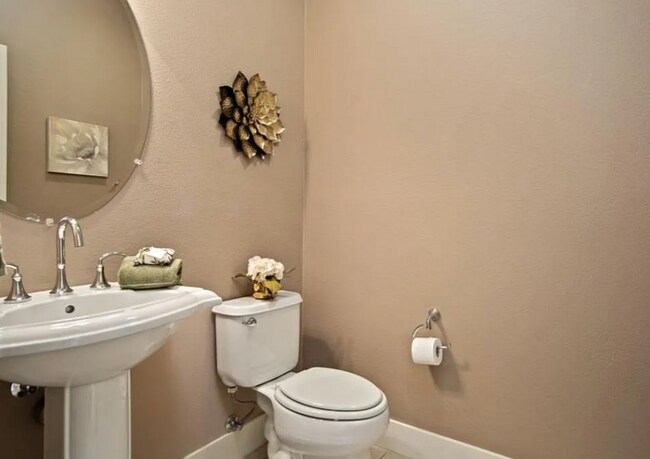 Foto del edificio - RARE Midtown Gem!  2/2.5 w-Garage!  Please Read Full Ad For Viewings