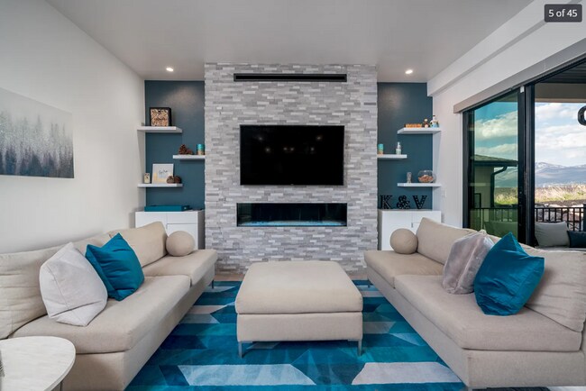 Foto del edificio - Stunning 5-bedroom, 4.5-bath home