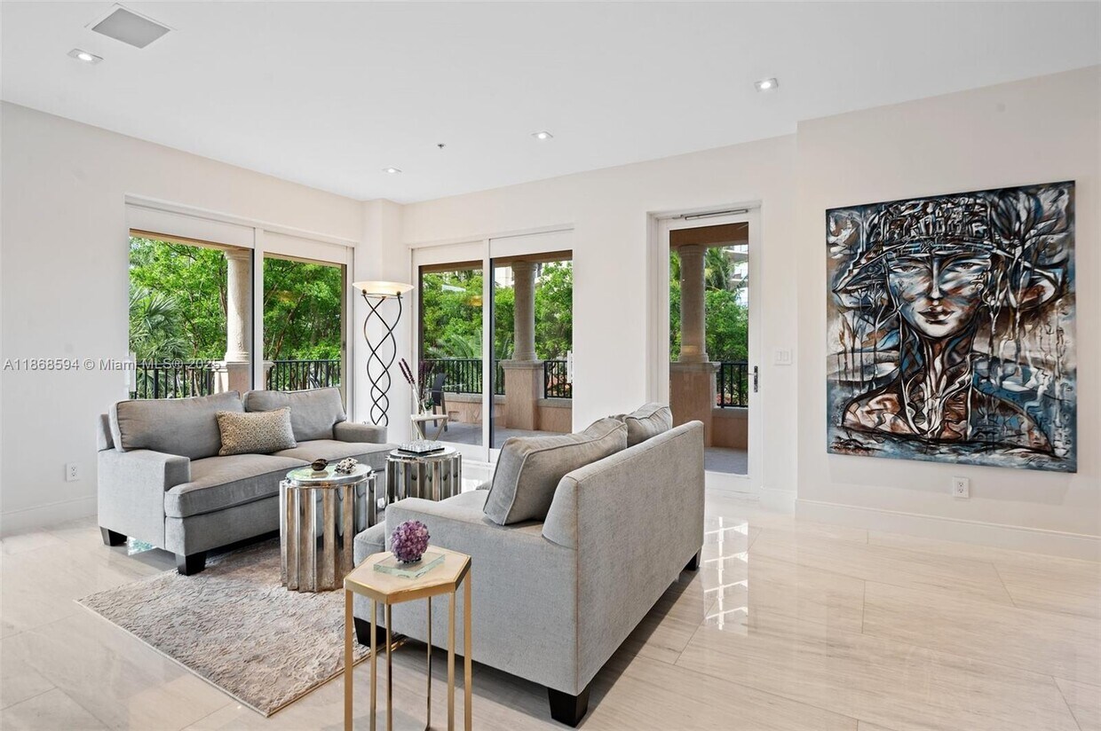 Foto principal - 13633 Deering Bay Dr