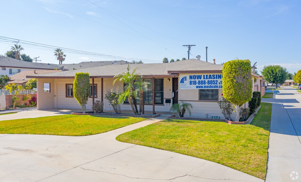 Primary Photo - 15301-15315 Woodruff Pl