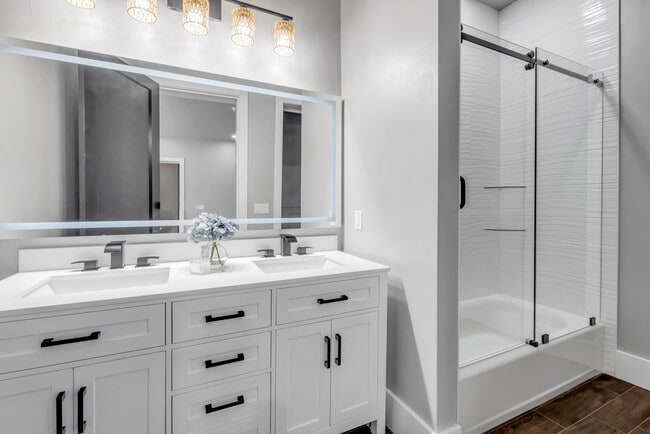 Building Photo - 1707 N Peninsula Ave