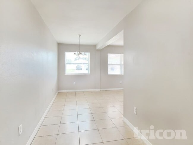 Building Photo - 1707 W Hanlon St