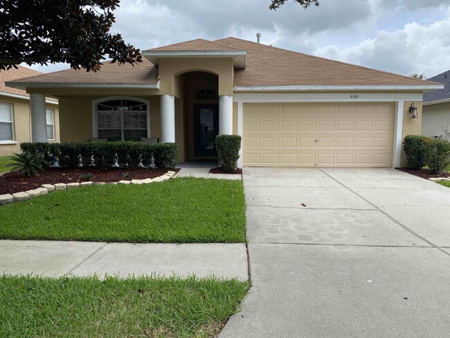 Building Photo - Awesome 4 bed, 2 bath in Lake Woodberry