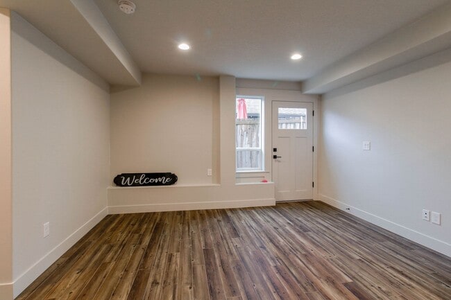 Building Photo - Brand New 1 bedroom 1 bathroom town house ...