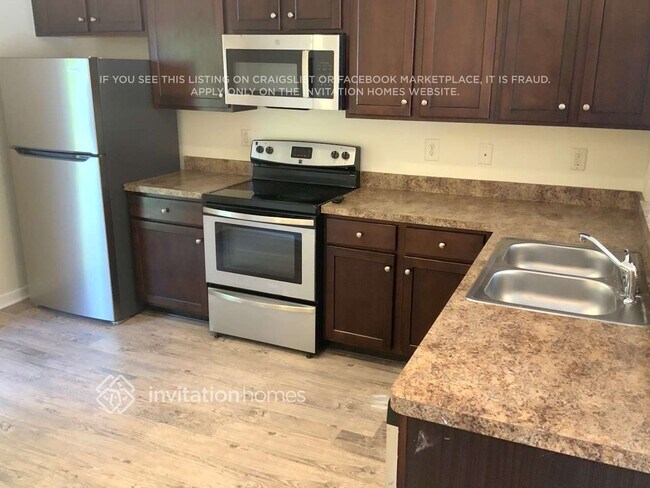 Foto del edificio - 8120 Brookbend Dr