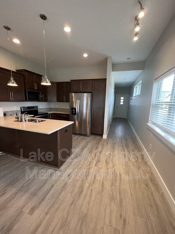 Building Photo - 3343 N Rosalia Rd