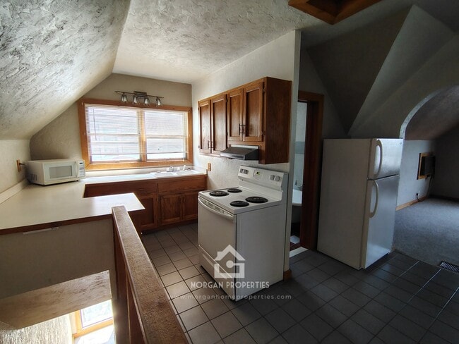 Building Photo - 808 College Dr
