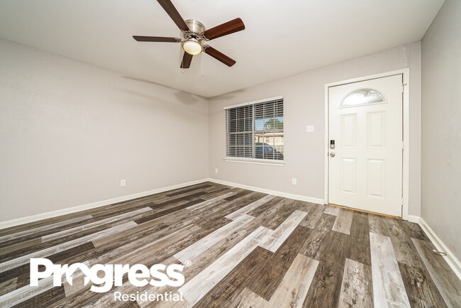 Building Photo - 6431 Moonhill Dr