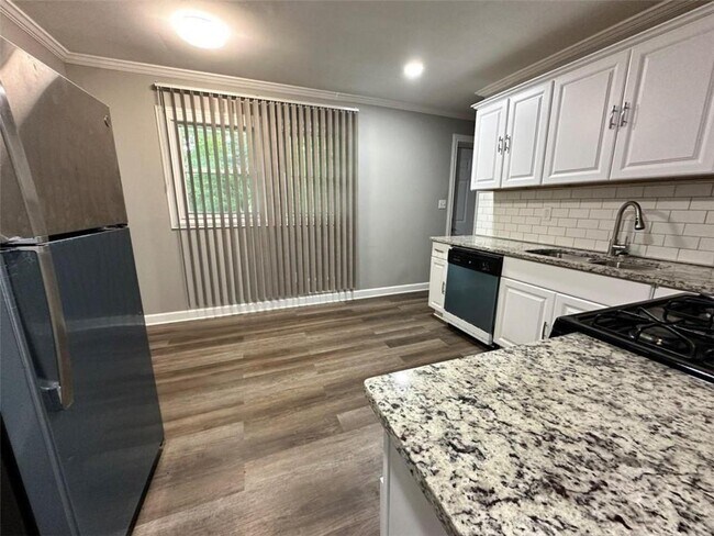 Foto del edificio - 8153 Attleboro Dr