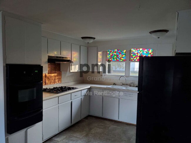 Building Photo - 720 IL-121