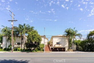 Building Photo - 15053 Victory Blvd