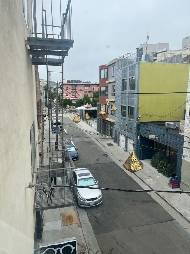 Building Photo - Great Hayes Valley Location and Plenty of ...