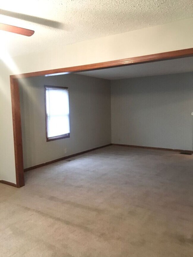 Foto del edificio - 3 bedroom / 1 bath house for rent - $1100-...