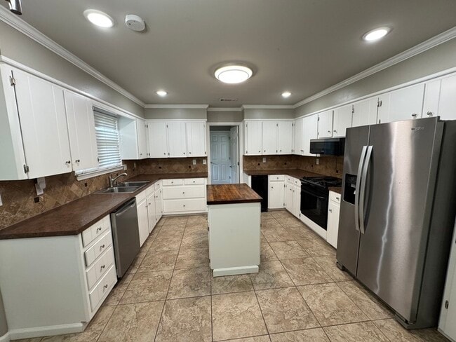 Foto del edificio - Nice 3 Bedroom 2.5 Bathroom Home on Large Lot in Sherwood
