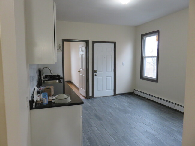 Building Photo - 542 George St